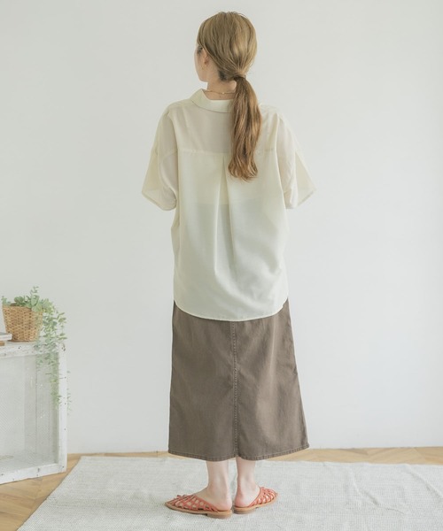 ITEMS URBANRESEARCH（アイテムズ アーバンリサーチ）の「シアーハンソデシャツ（シャツ/ブラウス・レディース・オレンジ/オフホワイト/グレー・FREE）」の4枚目の写真