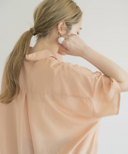 ITEMS URBANRESEARCH（アイテムズ アーバンリサーチ）の「シアーハンソデシャツ（シャツ/ブラウス・レディース・オレンジ/オフホワイト/グレー・FREE）」の21枚目の写真