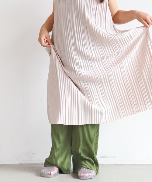 coca(coca)(コカ)の「キッズ カットオフ細リブワイドパンツ(その他パンツ・キッズ・グレー系その他/グリーン/ライトブルー/イエロー/ブラック/マスタード/ピンク系その他/ブラウン/カーキ/グレイッシュベージュ/ブルー/アイボリー/チャコールグレー・100/110/120/130)」の7枚目の写真