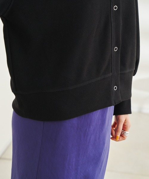 DouDou(ドゥドゥ)の「ステッチ入りボリュームスリーブカーディガン(カーディガン/ボレロ・レディース・アイボリー/ブラック・FREE)」の19枚目の写真