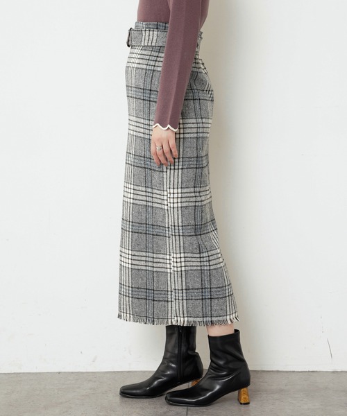 natural couture（ナチュラルクチュール）の「ベルト付き裾フリンジチェックスカート（スカート・レディース・ブラック系/ベージュ系/ブルー系・FREE）」の5枚目の写真