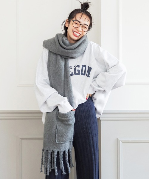 coca(coca)(コカ)の「ポケット付きふわふわショール(マフラー・レディース・アイボリー/グレー・ONE SIZE)」の2枚目の写真