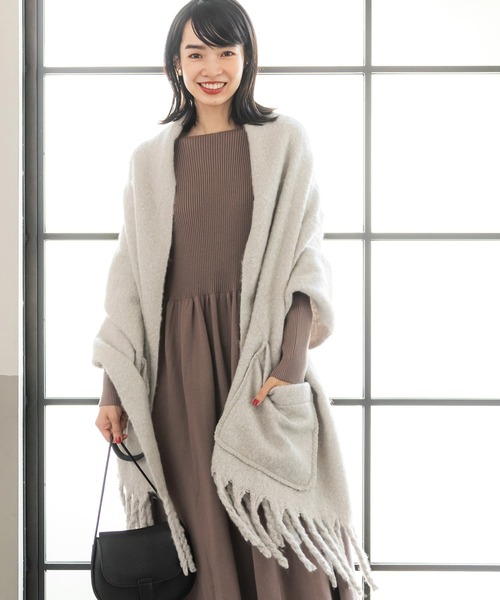 coca(coca)(コカ)の「ポケット付きふわふわショール(マフラー・レディース・アイボリー/グレー・ONE SIZE)」の1枚目の写真