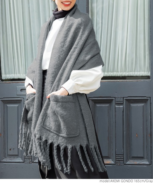 coca(coca)(コカ)の「ポケット付きふわふわショール(マフラー・レディース・アイボリー/グレー・ONE SIZE)」の4枚目の写真