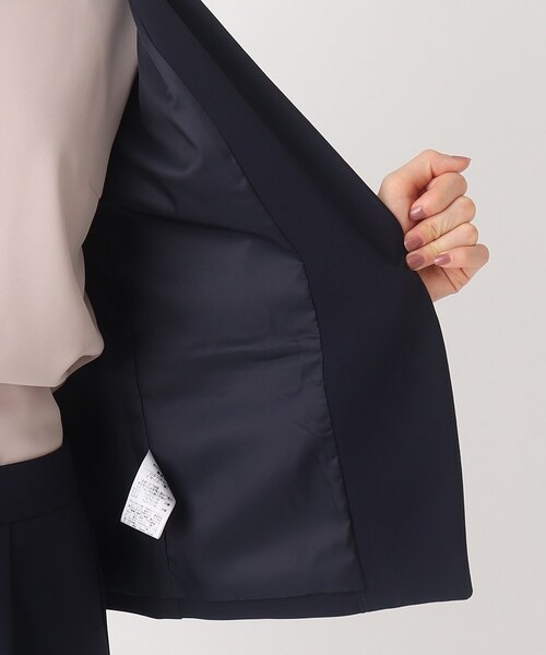 OPAQUE.CLIP（オペークドットクリップ）の「◆デレガントダブルクロス ノーカラージャケット【WEB限定サイズ】（スーツジャケット・レディース・ベージュ/ネイビー・40/38/42）」の4枚目の写真
