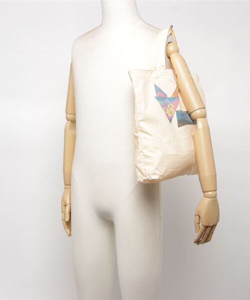 Maison Kitsune（メゾンキツネ）の「WOODEN FOX PRINT ECO BAG（エコバッグ/サブバッグ・メンズ・キナリ/ホワイト・U）」の6枚目の写真