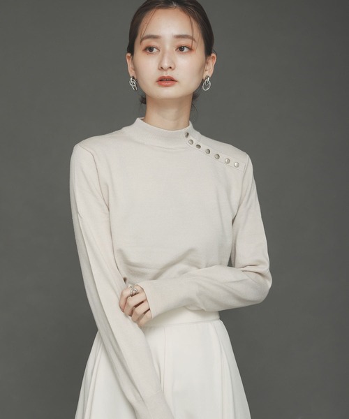 SENSE OF PLACE by URBAN RESEARCH（センスオブプレイスバイアーバンリサーチ）の「ストレッチボタンディテールセーター（ニット/セーター・レディース・ブラック/アイボリー/ライトブルー/ホワイト系その他・ONE）」の5枚目の写真
