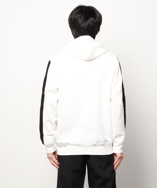 SHISKY（シスキー）の「袖ライン ワンポイント プルオーバー パーカー（パーカー・メンズ・オフホワイト/ベージュ/ブラック・XL/M/L）」の5枚目の写真
