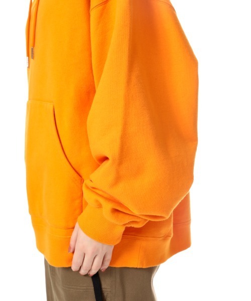 SLY（スライ）の「BIG SIZE HOODIE/ビッグサイズフーディー（パーカー・レディース・ライトブラック/オレンジ・FREE）」の4枚目の写真