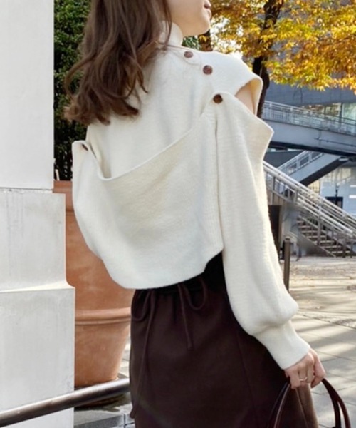 one after another NICE CLAUP(ワンアフターアナザーナイスクラップ)の「ボタンの位置で印象が変わる!肩ボタンハイネックニット(ニット/セーター・レディース・アイボリー/ブラック/グレー/ピンク・FREE)」の2枚目の写真
