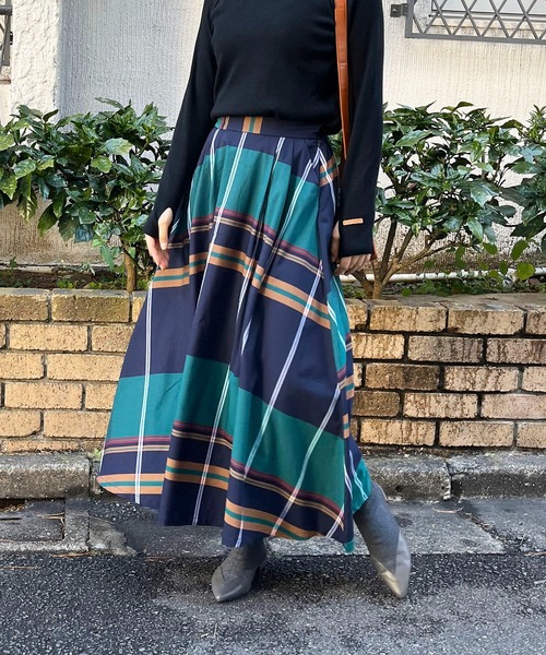 Jewelobe（ジュエローブ）の「ビッグチェックタックフレアスカート（スカート・レディース・ベージュ/イエロー/ネイビー・M/S）」の6枚目の写真