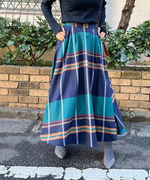 Jewelobe（ジュエローブ）の「ビッグチェックタックフレアスカート（スカート・レディース・ベージュ/イエロー/ネイビー・M/S）」の7枚目の写真