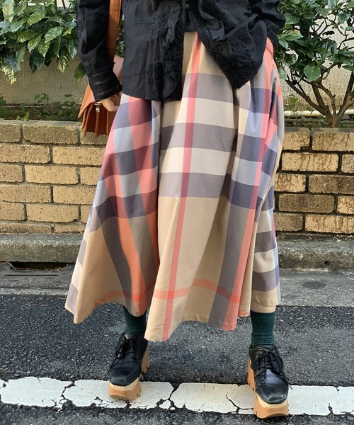 Jewelobe（ジュエローブ）の「ビッグチェックタックフレアスカート（スカート・レディース・ベージュ/イエロー/ネイビー・M/S）」の20枚目の写真