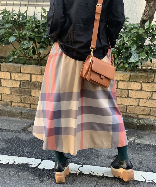 Jewelobe（ジュエローブ）の「ビッグチェックタックフレアスカート（スカート・レディース・ベージュ/イエロー/ネイビー・M/S）」の22枚目の写真