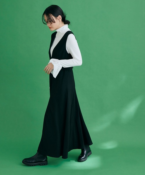 ADAM ET ROPE'（アダムエロペ）の「マーメイドジャンパーワンピース（ジャンパースカート・レディース・ブラック/キナリ・FREE）」の2枚目の写真