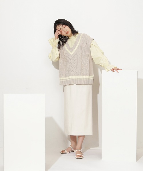 NATURAL BEAUTY BASIC(ナチュラルビューティーベーシック)の「ピケストレッチタイトミモレスカート(スカート・レディース・チャコールグレー/オフホワイト/ブルー・SMALL/MEDIUM)」の5枚目の写真