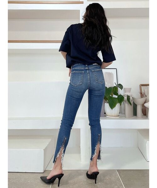 GYDA（ジェイダ）の「M/W HEM BACK ZIPスキニーデニムパンツ（デニムパンツ・レディース・ライトブルー/ブルー・SMALL/MEDIUM/X-SMALL）」の14枚目の写真