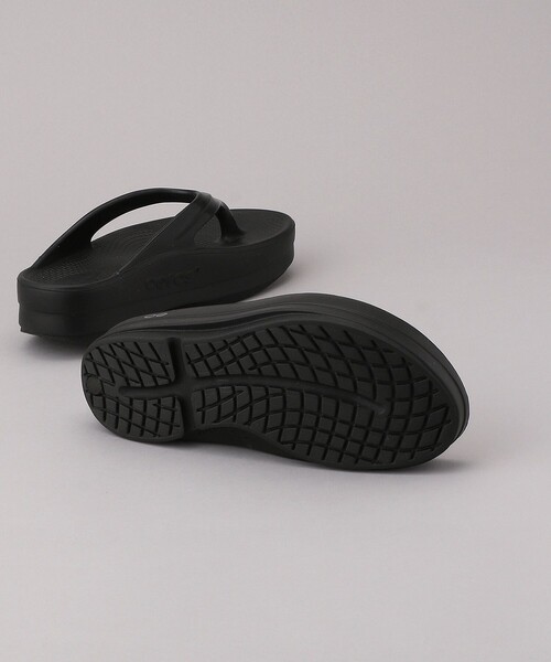 FREAK'S STORE（フリークスストア）の「OOFOS/ウーフォス OOmega/ウーメガ（サンダル・レディース・ホワイト/ブラック・23/24/25）」の9枚目の写真