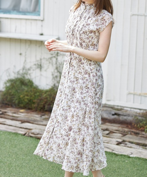 tocco closet(トッコ クローゼット)の「パール釦ハシゴレース切替ピンタックフラワープリントワンピース(ワンピース・レディース・ブラック/オフホワイト・M)」の11枚目の写真