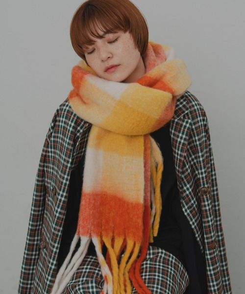 MERLOT（メルロー）の「チェックボリュームマフラー（マフラー・レディース・ピンク/オレンジ/グリーン/マルチ/ライトグリーン/ブルー・FREE）」の6枚目の写真