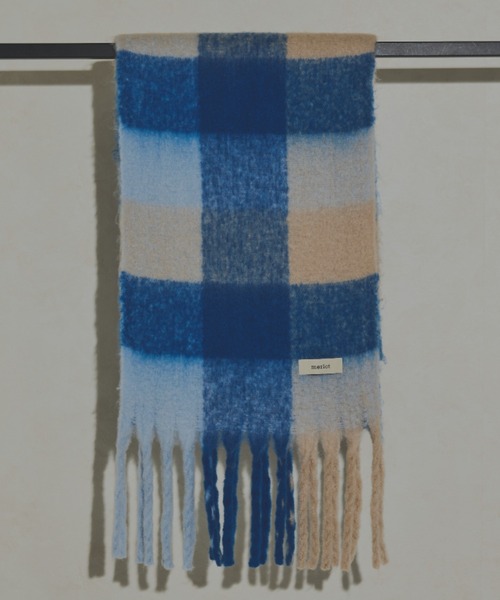 MERLOT（メルロー）の「チェックボリュームマフラー（マフラー・レディース・ピンク/オレンジ/グリーン/マルチ/ライトグリーン/ブルー・FREE）」の4枚目の写真