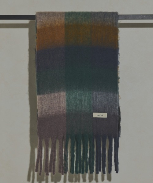 MERLOT（メルロー）の「チェックボリュームマフラー（マフラー・レディース・ピンク/オレンジ/グリーン/マルチ/ライトグリーン/ブルー・FREE）」の2枚目の写真