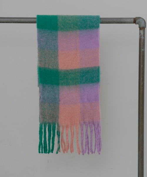 MERLOT（メルロー）の「チェックボリュームマフラー（マフラー・レディース・ピンク/オレンジ/グリーン/マルチ/ライトグリーン/ブルー・FREE）」の15枚目の写真