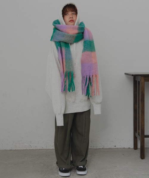 MERLOT（メルロー）の「チェックボリュームマフラー（マフラー・レディース・ピンク/オレンジ/グリーン/マルチ/ライトグリーン/ブルー・FREE）」の21枚目の写真