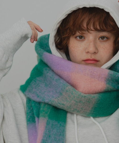 MERLOT（メルロー）の「チェックボリュームマフラー（マフラー・レディース・ピンク/オレンジ/グリーン/マルチ/ライトグリーン/ブルー・FREE）」の18枚目の写真