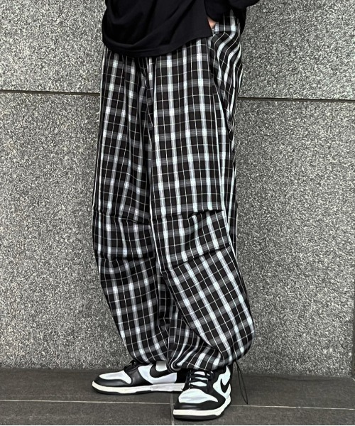 kutir(クティール)の「ワイドチェックスノーパンツ(カーゴパンツ・メンズ・ブラック/ベージュ/イエロー・SMALL/MEDIUM/LARGE)」の2枚目の写真