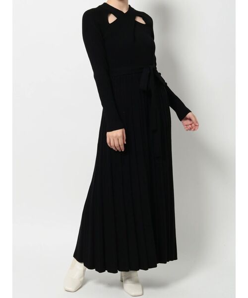 MERCURYDUO（マーキュリーデュオ）の「2WAYスリットフレアニットワンピース（ワンピース・レディース・ブラック/ベージュ/レッド・SMALL/MEDIUM）」の2枚目の写真