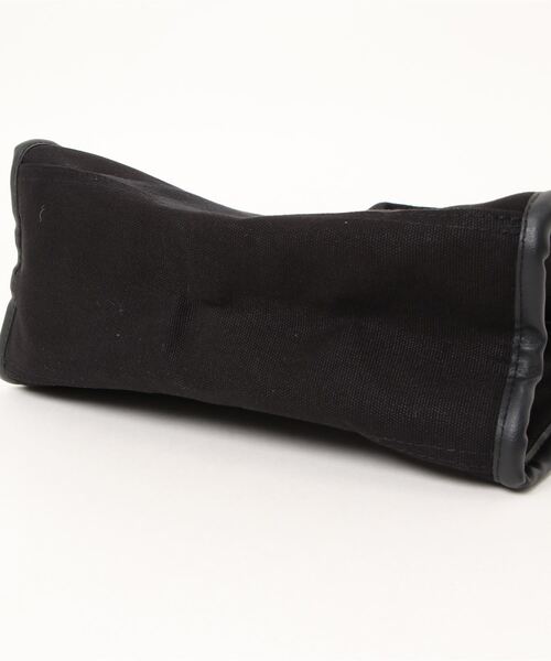 AZUL by moussy(アズールバイマウジー)の「SQUARE CANVAS TOTE BAG/スクエアキャンバストートバッグ(ショルダーバッグ・メンズ・ブラック/オフホワイト・FREE)」の3枚目の写真