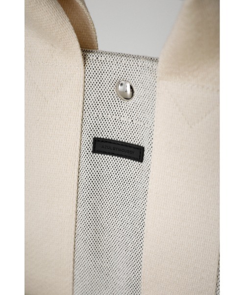AZUL by moussy(アズールバイマウジー)の「SQUARE CANVAS TOTE BAG/スクエアキャンバストートバッグ(ショルダーバッグ・メンズ・ブラック/オフホワイト・FREE)」の12枚目の写真