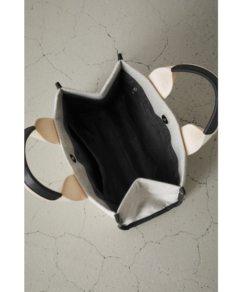 AZUL by moussy(アズールバイマウジー)の「SQUARE CANVAS TOTE BAG/スクエアキャンバストートバッグ(ショルダーバッグ・メンズ・ブラック/オフホワイト・FREE)」の13枚目の写真