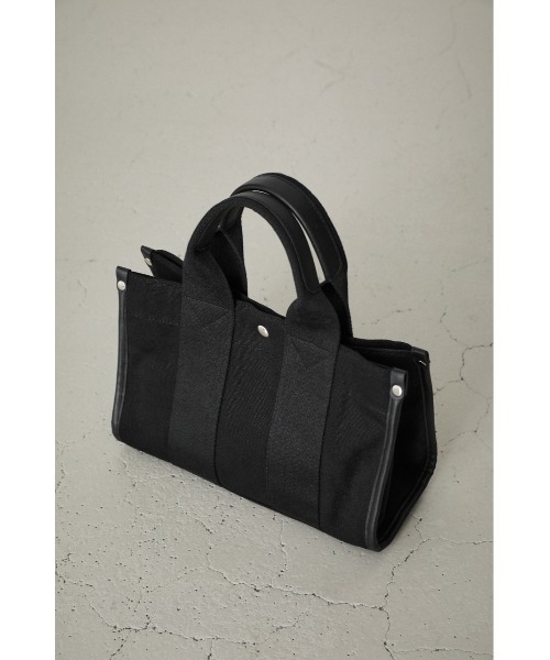 AZUL by moussy(アズールバイマウジー)の「SQUARE CANVAS TOTE BAG/スクエアキャンバストートバッグ(ショルダーバッグ・メンズ・ブラック/オフホワイト・FREE)」の21枚目の写真