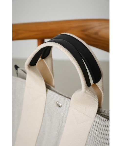 AZUL by moussy(アズールバイマウジー)の「SQUARE CANVAS TOTE BAG/スクエアキャンバストートバッグ(ショルダーバッグ・メンズ・ブラック/オフホワイト・FREE)」の10枚目の写真