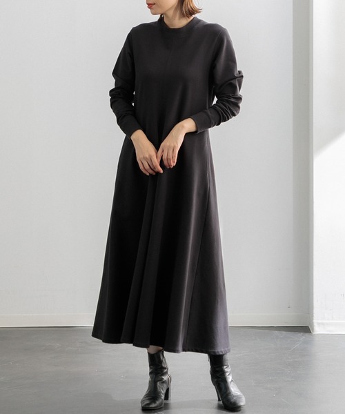 AMERICAN RAG CIE（アメリカンラグシー）の「ストレッチスエットロングワンピース（ワンピース・レディース・ベージュ/ダークグリーン/ブラック・S/M）」の2枚目の写真