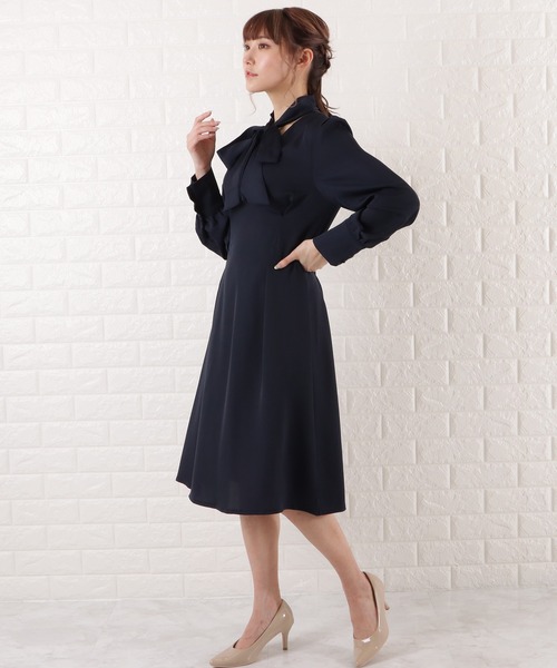Lace Ladies(レースレディース)の「ボウタイフレアワンピース(ワンピース・レディース・ネイビー/グレイッシュベージュ・S/XL/M/L)」の3枚目の写真