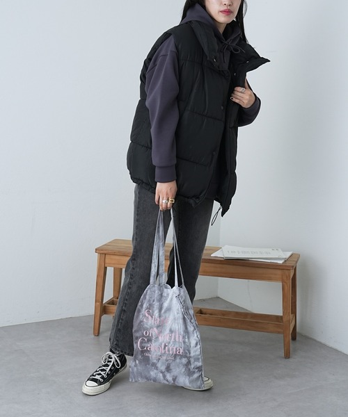 COLONY 2139（コロニートゥーワンスリーナイン）の「ファイバーダウンビッグベスト（ダウンベスト・レディース・ブラック/アイボリー・FREE）」の7枚目の写真