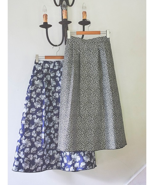 Te chichi（テチチ）の「【貴島明日香コラボ】フラワージャカードリバーシブルスカート（スカート・レディース・ネイビー/ブラック・MEDIUM/SMALL）」の6枚目の写真