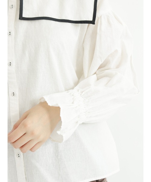 Samansa Mos2（サマンサ モスモス）の「パイピングセーラー襟ブラウス（シャツ/ブラウス・レディース・オフホワイト/チャコール/キナリ・ﾌﾘ-）」の5枚目の写真