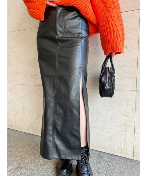 EVRIS（エヴリス）の「ディープスリットフェイクレザースカート（スカート・レディース・ブラック/アイボリー・SMALL/MEDIUM）」の2枚目の写真