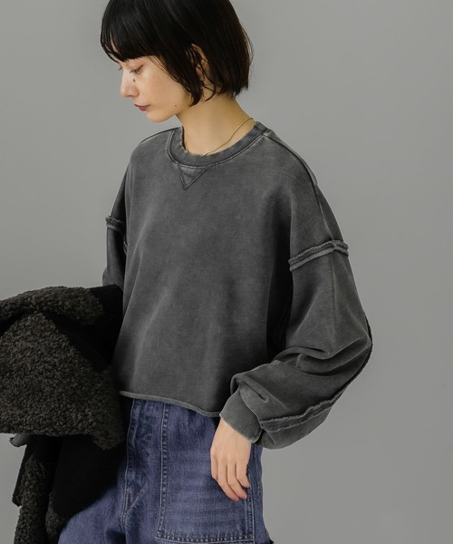 KBF(ケイビーエフ)の「『UR TECH』クロップドダメージスウェット(スウェット・レディース・カーキ/オフホワイト/チャコールグレー・ONE)」の10枚目の写真