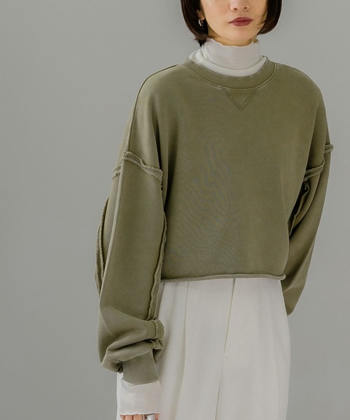 KBF(ケイビーエフ)の「『UR TECH』クロップドダメージスウェット(スウェット・レディース・カーキ/オフホワイト/チャコールグレー・ONE)」の18枚目の写真