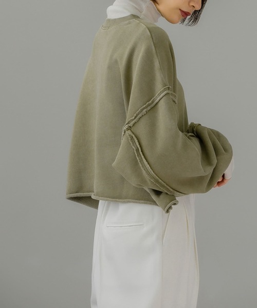 KBF(ケイビーエフ)の「『UR TECH』クロップドダメージスウェット(スウェット・レディース・カーキ/オフホワイト/チャコールグレー・ONE)」の19枚目の写真