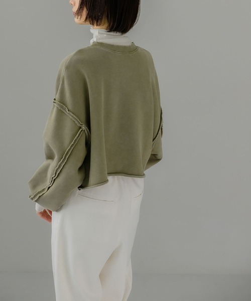 KBF(ケイビーエフ)の「『UR TECH』クロップドダメージスウェット(スウェット・レディース・カーキ/オフホワイト/チャコールグレー・ONE)」の20枚目の写真