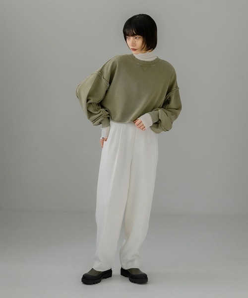 KBF(ケイビーエフ)の「『UR TECH』クロップドダメージスウェット(スウェット・レディース・カーキ/オフホワイト/チャコールグレー・ONE)」の21枚目の写真