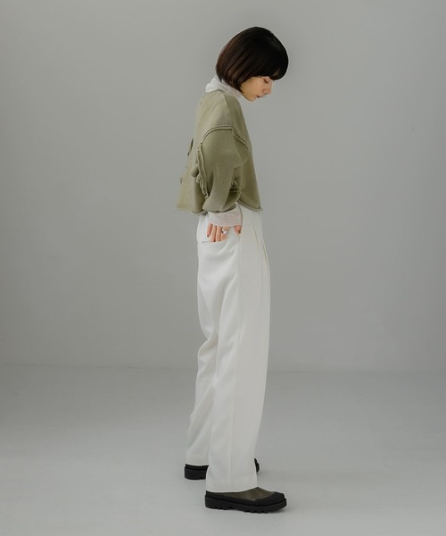 KBF(ケイビーエフ)の「『UR TECH』クロップドダメージスウェット(スウェット・レディース・カーキ/オフホワイト/チャコールグレー・ONE)」の22枚目の写真