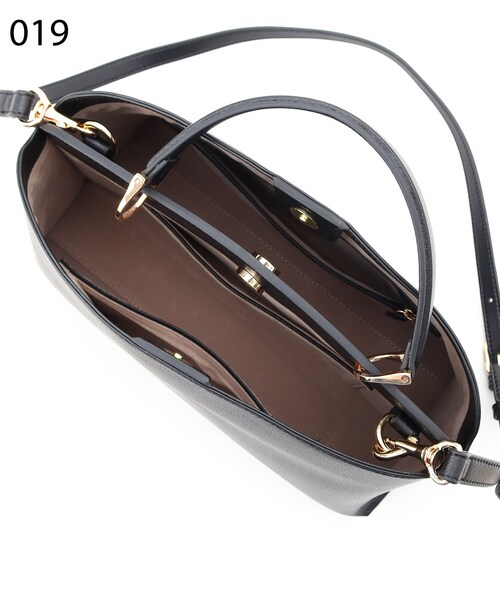 UNTITLED（アンタイトル）の「◆【セレモニー／通勤】トラペーズショルダーバッグ＜オンオフどちらも＞（ショルダーバッグ・レディース・ブラック/ブラウン系その他/ブルー・99）」の18枚目の写真