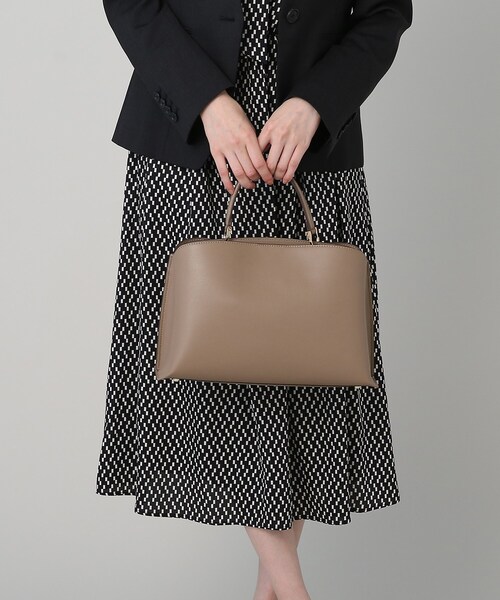 UNTITLED（アンタイトル）の「◆【セレモニー／通勤】トラペーズショルダーバッグ＜オンオフどちらも＞（ショルダーバッグ・レディース・ブラック/ブラウン系その他/ブルー・99）」の19枚目の写真